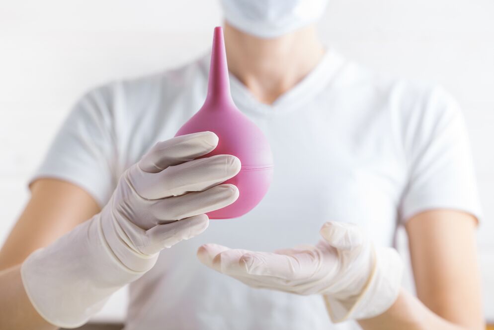 Enema bat parasitoen hesteak garbitzeko modurik onena da